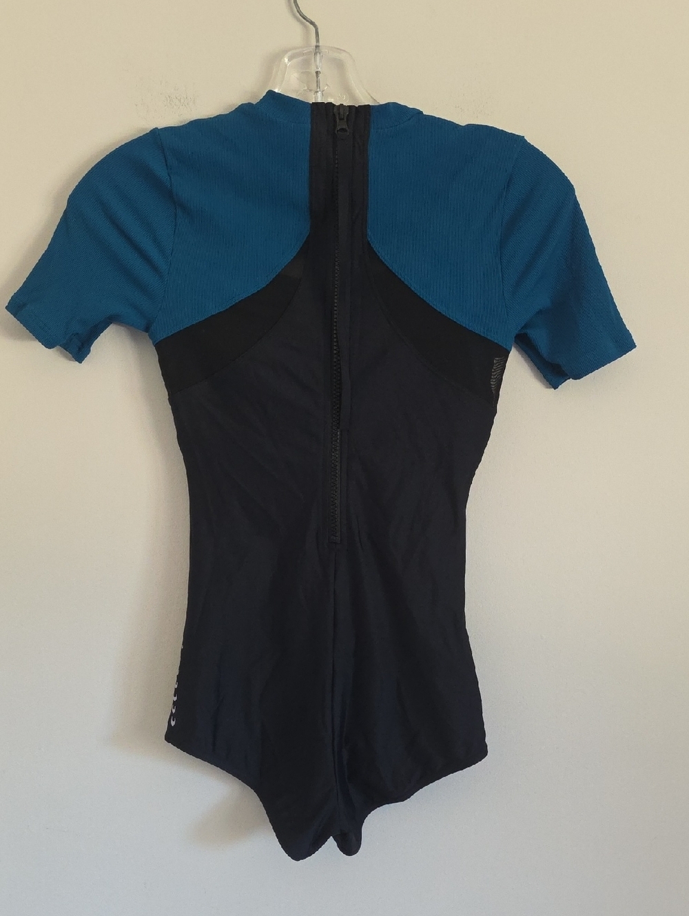 SPEEDO | women's short-sleeved low-leg swimsuit in black and blue sz 6 - Picture 4 of 4